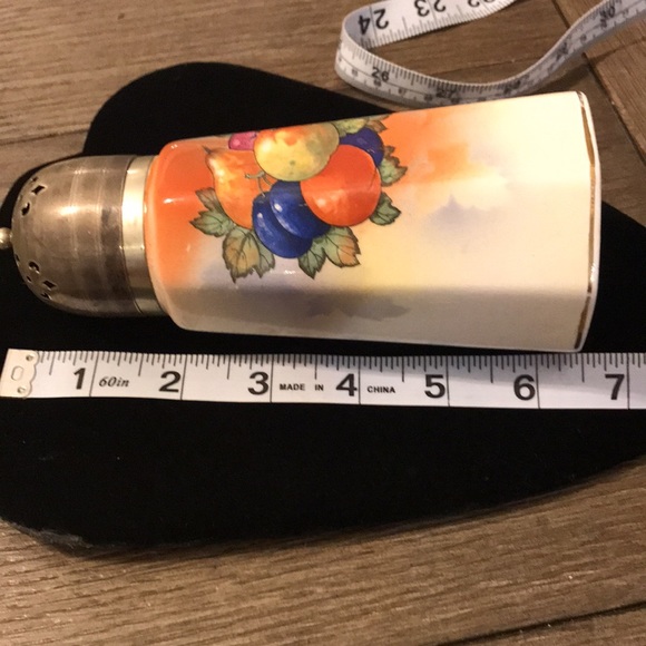 Vintage/antique sugar shaker caster muffineer. Very good condition fruit pattern - Picture 6 of 11